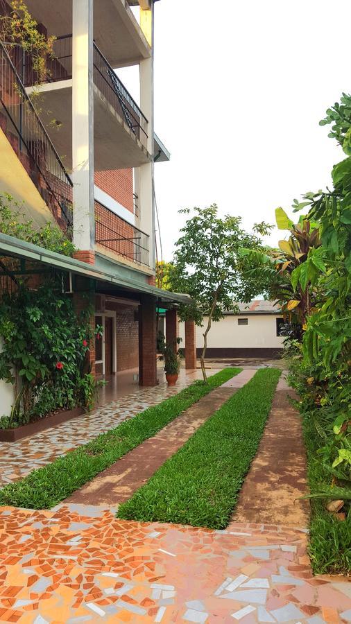 Apart Hotel Las Guayabas Puerto Iguazu Bagian luar foto