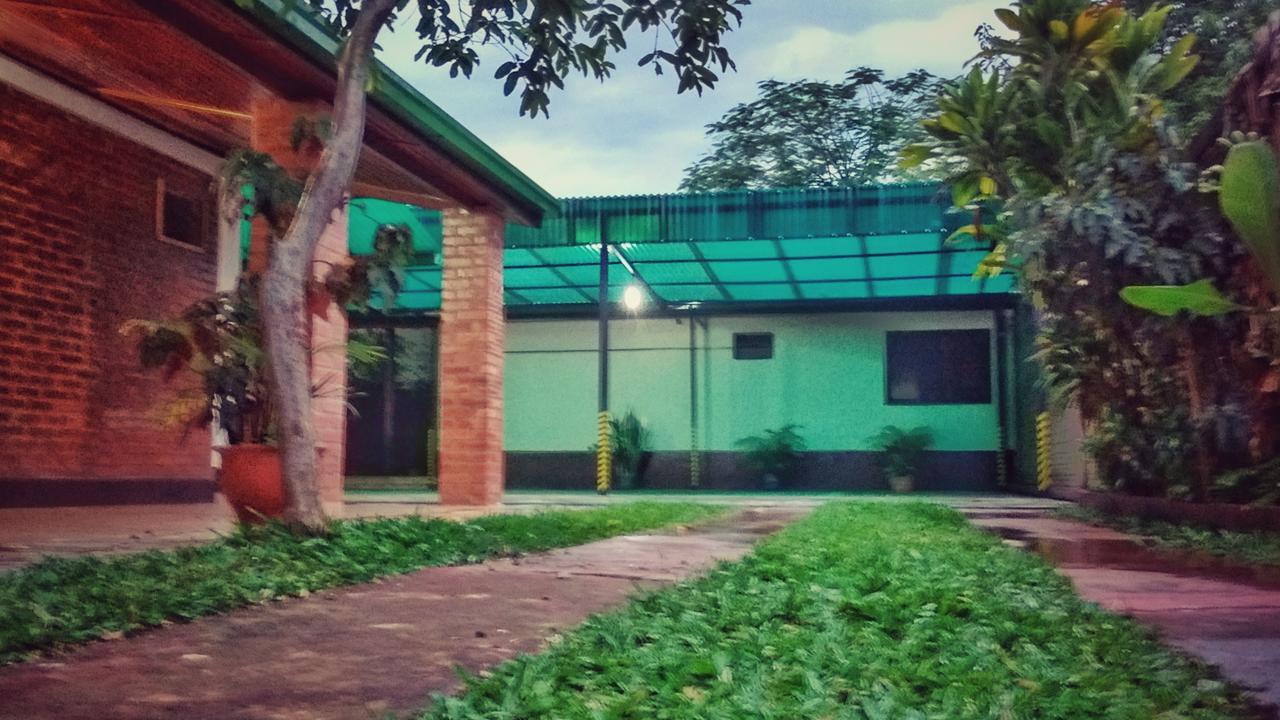 Apart Hotel Las Guayabas Puerto Iguazu Bagian luar foto